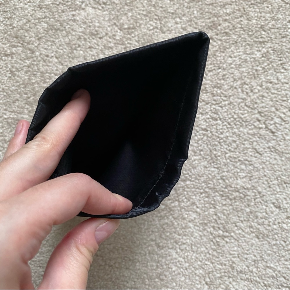 Glofit | Black drawstring waterproof pouch - Picture 3 of 5